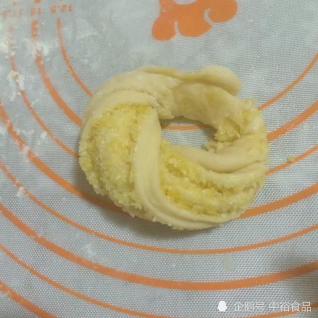 面粉|松软美味！香甜椰蓉面包