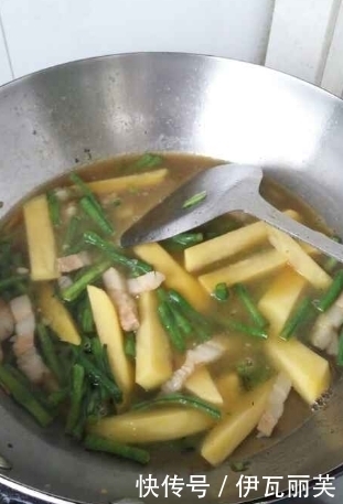 下饭|秋天，这2种青菜一起炒，开胃下饭，营养美味还不贵，老少皆宜