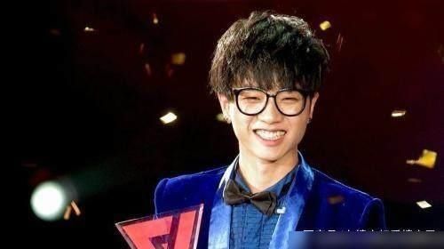  微笑|治愈系的微笑和干净清新的个性给你安利华晨宇