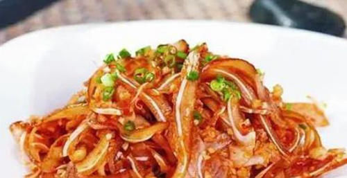 火爆|美食优选:杏鲍菇炒蒜薹,泡椒牛肉,凉拌猪耳朵,火爆猪肝的做法