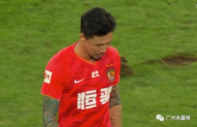 卡纳瓦罗|10年6张红牌!恒大防线隐藏着一枚炸弹,他31岁了还是这暴脾气