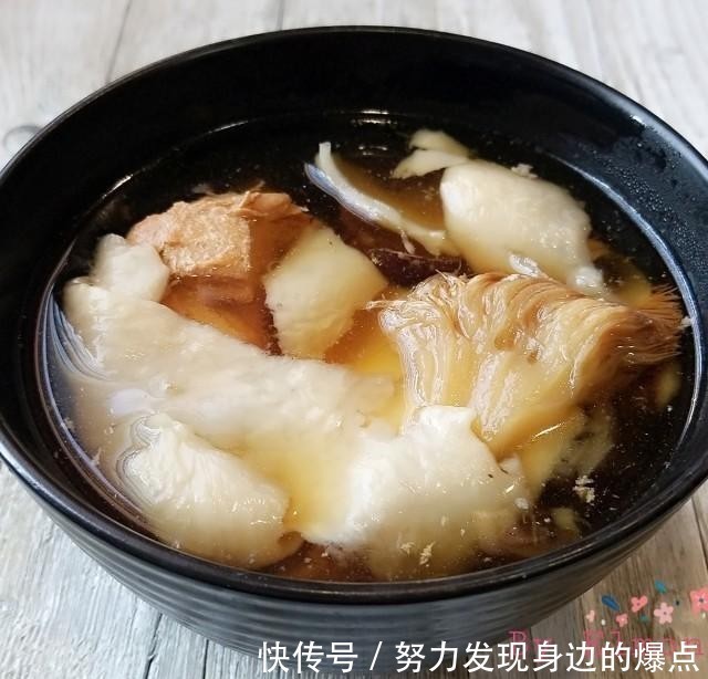 滋润|椰青猴头菇鸡汤，清甜滋润养胃