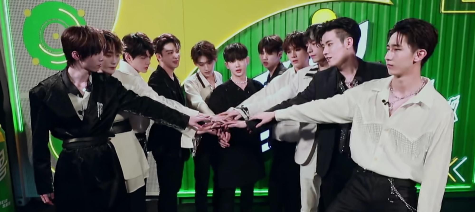 评审团|迷惑操作?硬糖少女成为评审团,给前辈火箭少女、R1SE如何点评?