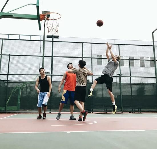  运动|专访5位时尚运动达人 球场实战篮球鞋怎么选？