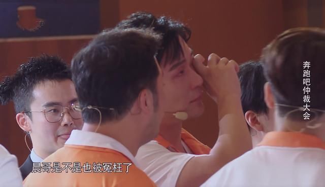 一期|最新一期的《奔跑吧》李晨获胜了，却哭了，杨颖的一句话叫人深思
