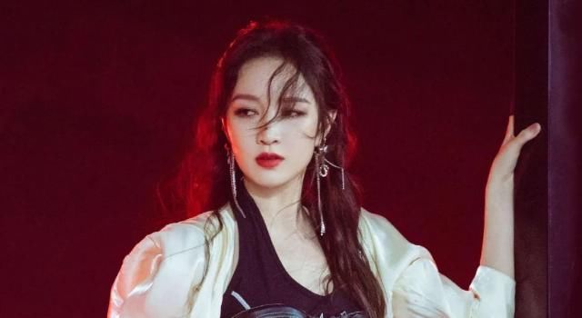 女团|出身女团就该吃亏?姐妹蹲过道里爆哭,但孟佳被淘汰不一定是坏事