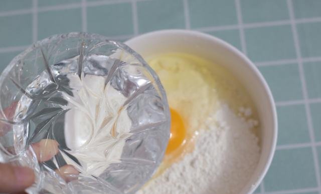  懒人|天热面粉别总是做包子，教你懒人做法，又香又软，连吃一周不嫌腻