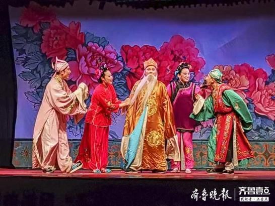  军营|久违了，军营露天看演出