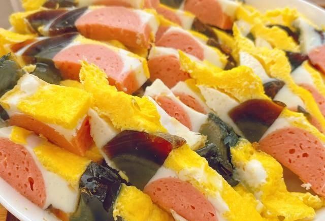  蛋清|用两颗鸡蛋一根火腿肠做出的虎皮蒸蛋，口感细腻爽滑，孩子喜欢吃