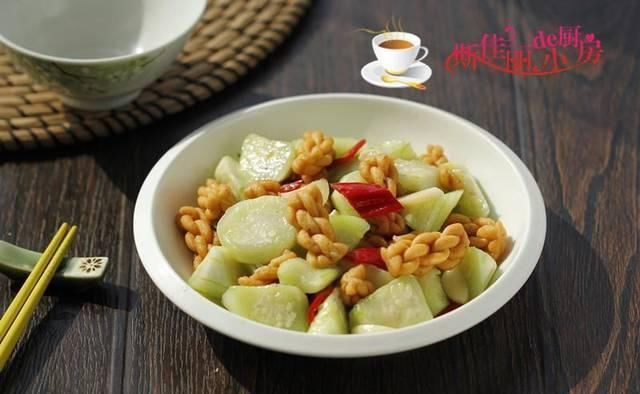  热锅凉油|丝瓜的8种做法，买上一根几块钱，每天变着花样做，家人都抢着吃