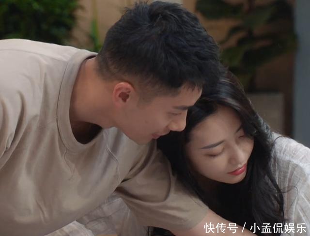  贴身|心动的信号薛逸星“贴身”教郑琴心弹吉他却不心动，原因很真实