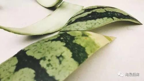  西瓜皮|西瓜皮才不Low！6种吃法吃出风格吃出水平，今年夏天不许再乱扔