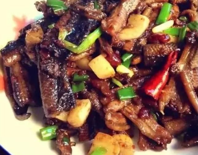  尖椒|一家三口的晚餐，都是些家常菜，营养全面，家里人都爱吃