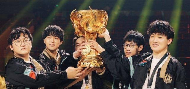 核心|TS巅峰对决阵容分析，整个体系的核心不是暖阳，而是这两个英雄！