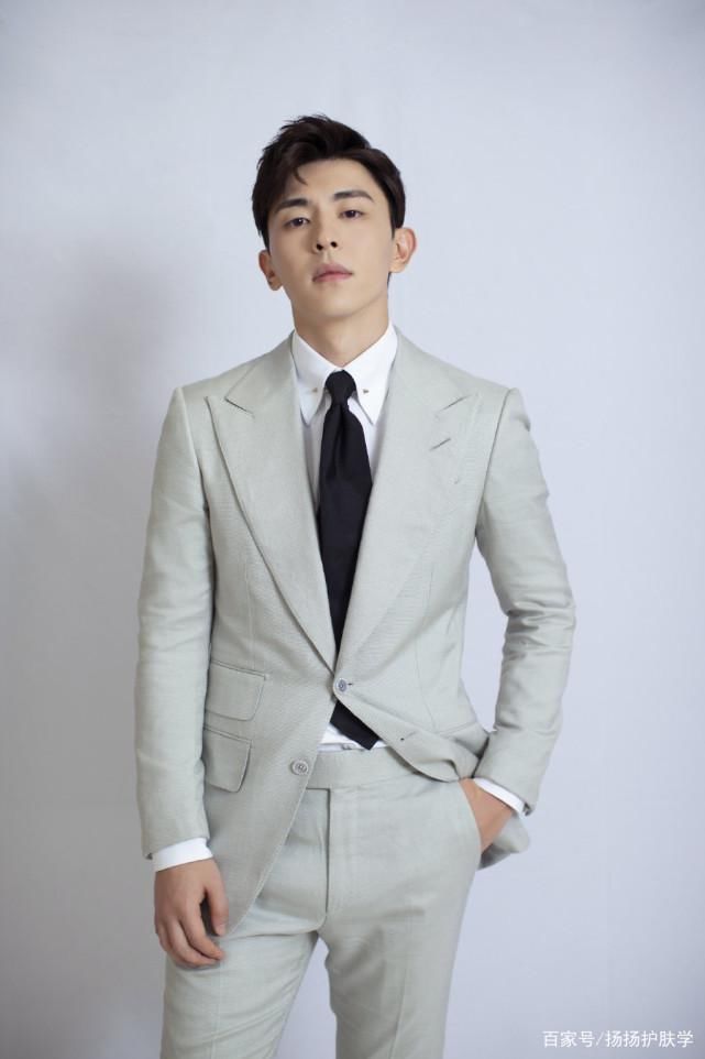 邓伦|杨幂邓伦一起上综艺,甜蜜互动的同时穿搭非常亮眼!邓伦我爱了!