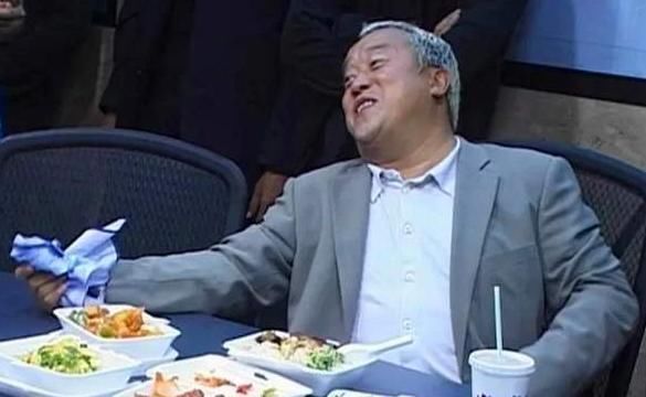 “曾志伟吃盒饭演技爆棚”人尽皆知,但你知道曾志伟当时吃的是什么菜吗-第3张图片-大千世界 “曾志伟吃盒饭演技爆棚”人尽皆知,但你知道曾志伟当时吃的是什么菜吗-第3张图片-大千世界