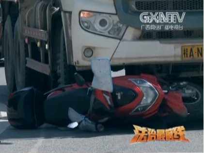  南宁|险！南宁一女子骑车时“全副武装”防晒，差点丢命！