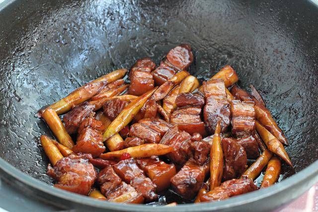 红烧肉|不焯水不放油也能做出美味红烧肉，色泽红润不腻人，吃起来真过瘾