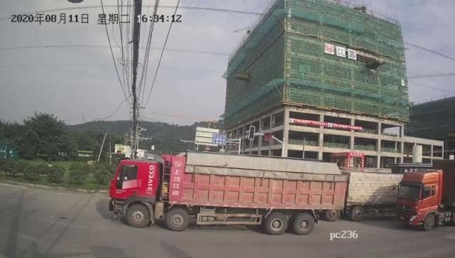  排险|清污排险 高效处置道路安全隐患