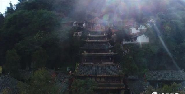  缘狮洞|这座“嵌”在悬崖峭壁上的寺庙，风景如画，令人沉醉