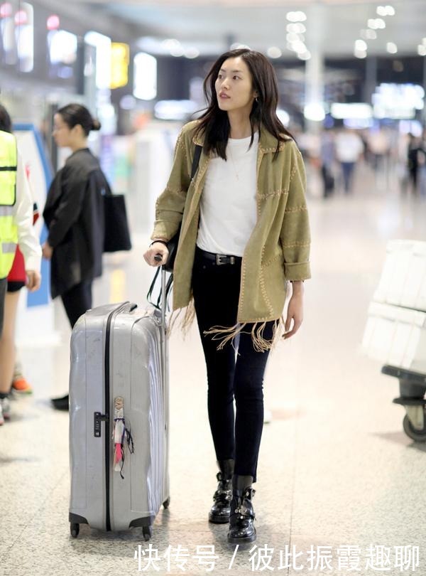 入手|早秋外套不是买越多越好看,学刘雯入手这几款,搭配白T也很高级