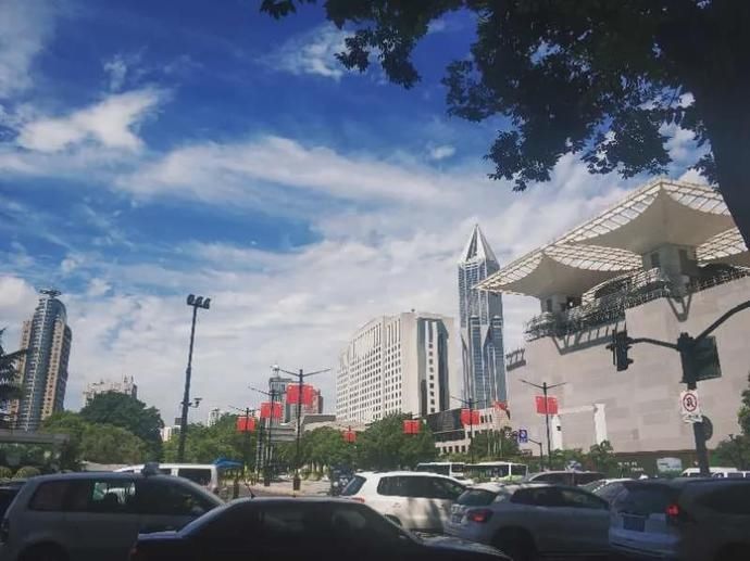 份魔|【探索】今日份魔都的蓝天白云,你心动了吗?