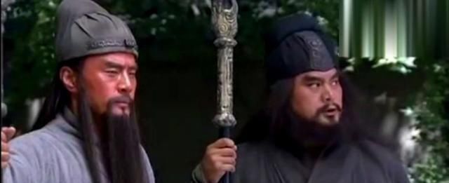  关羽|关羽很傲慢，除了吕布，三国中还有谁受关羽尊敬？