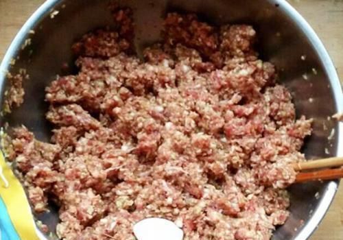  夏天|夏天这个菜正便宜，用它包饺子，馅鲜肉香，鲜嫩好吃，还利尿排毒！