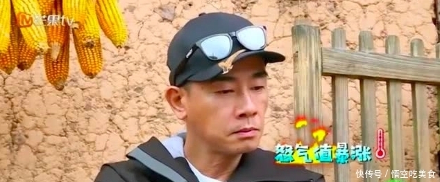 到陈小春|7岁Jasper终于翻身了,不停指挥陈小春干活,懂事举动又很暖心