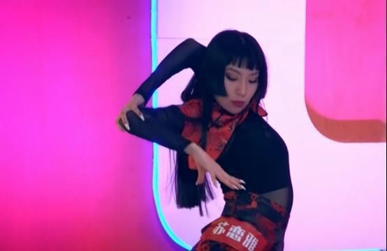  毛巾|她是《这就是街舞3》钟汉良最期待的选手，现场都想直接给毛巾了