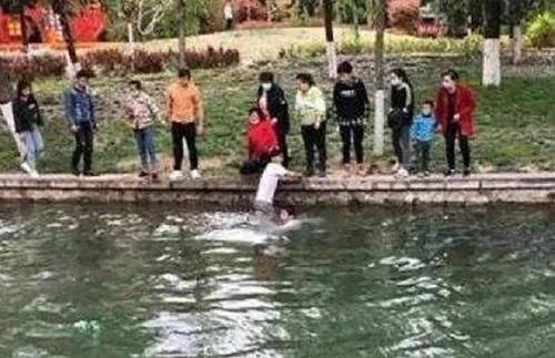 告上|江苏小伙救下溺水少女，拒绝女孩报恩，1年后为何将她告上法庭？