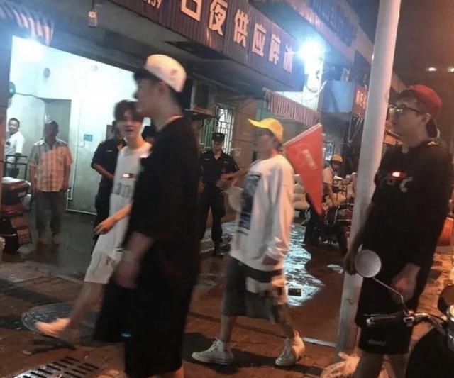  路透|邓超陈赫鹿晗再合体，新综艺路透曝光，扎螃蟹、“飙车”欢乐多