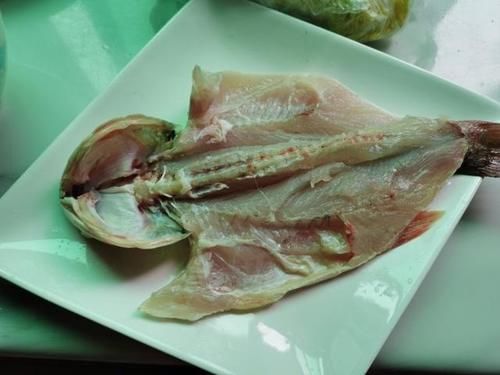 超赞|鲈鱼不要再清蒸了，用这方法做干锅鲈鱼吃，味道超赞！好吃又下饭