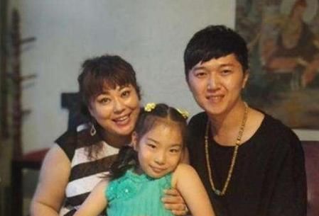  骗人|50岁李菁菁被曝与21岁老公诈骗千万，落泪回应：没骗人暂不退钱