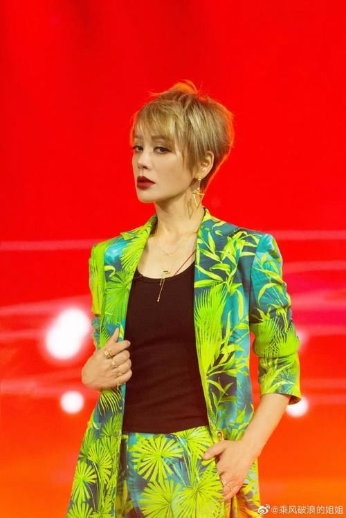  假唱|乘风破浪的姐姐出道即开撕？假唱？成团争议大？宁静怼黄龄？
