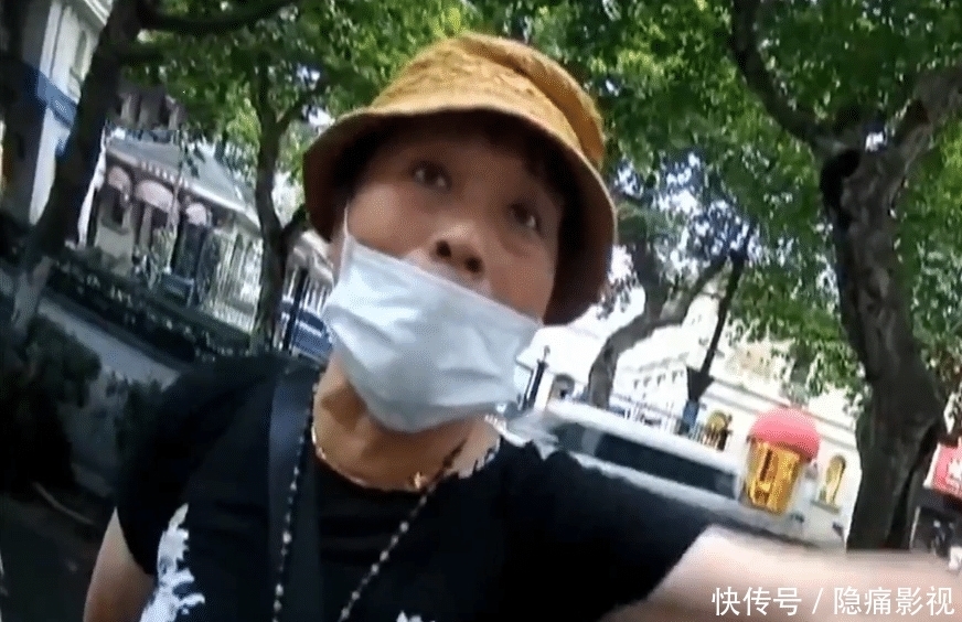  鸡蛋钱|大妈骑共享单车逆行，把过马路的小伙撞倒，非要小伙道歉才能走