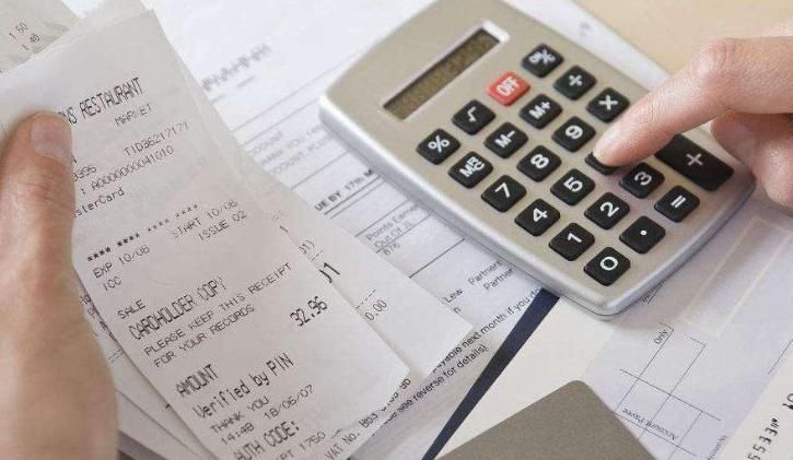 上门|信用卡催收连发七条消息，表示要上门家访，负债人看完笑了