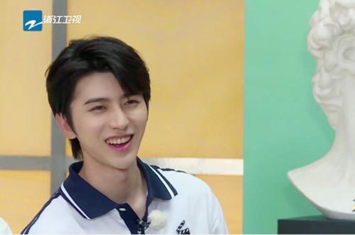  奔跑|《奔跑吧》李晨调侃蔡徐坤没有“女朋友”，却被沙溢当场怼回去！