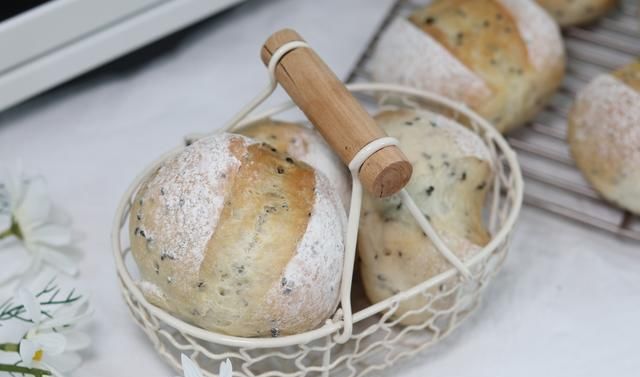  自制|自制吐司太难了，不如做芝麻球，简单，香气四溢，低糖又少油