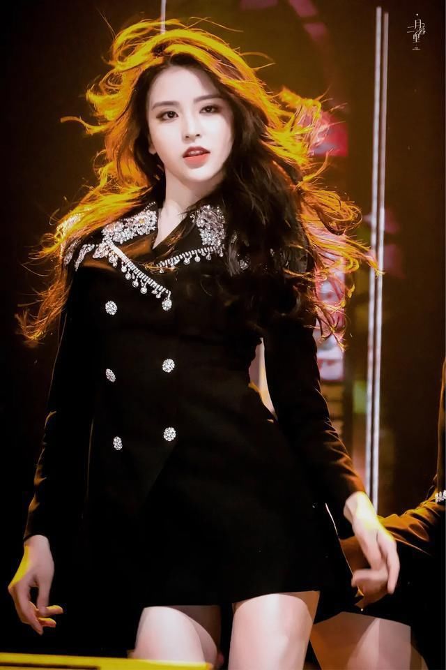  涵同框|青春有你门面金子涵同框不敌吴宣仪，站姐因发图丑被怼关站