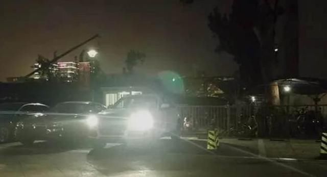  方块|别克使用“杀手锏”，两个黑方块专治“远光狗”，网友：人才啊