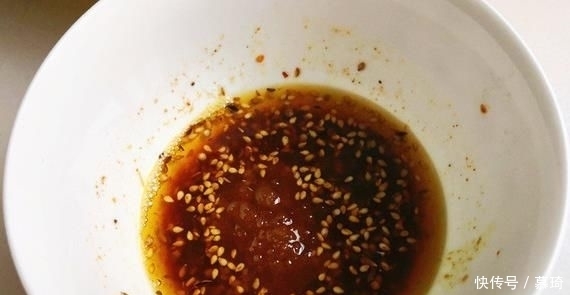  即可|夏天懒人的必备菜，凉拌土豆片，脆嫩爽口，辛辣可口，2分钟即可学会