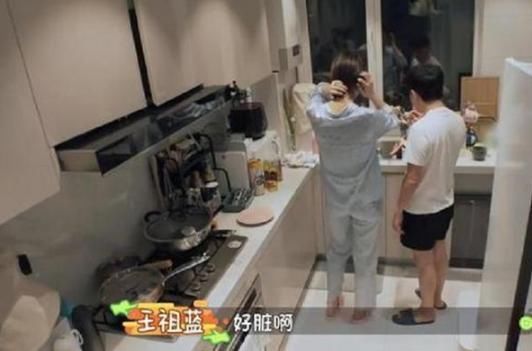  护栏|王祖蓝家的豪宅曝光，家具全做包角还能理解，厨房却设有护栏？