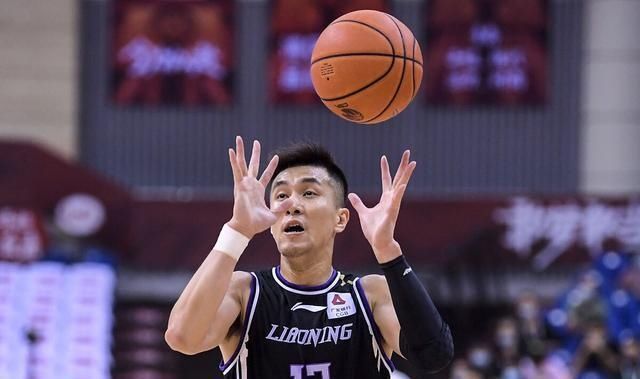  艾伦|垃圾时间辽宁撤出主力，但郭艾伦仍在场上！杨鸣这是伤害球星啊