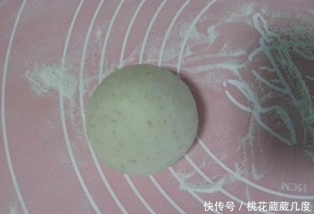 秘诀|蒸馒头的小秘诀，别只放酵母，放1种调味品，5分发满盆更香软