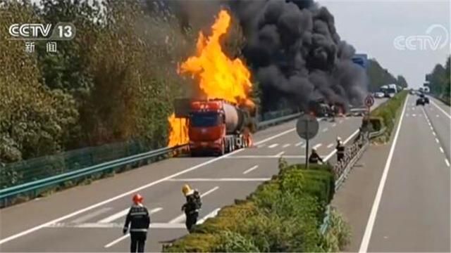 六叶|恢复通行！沪陕高速安徽合六叶段危化品车追尾起火致2人死亡