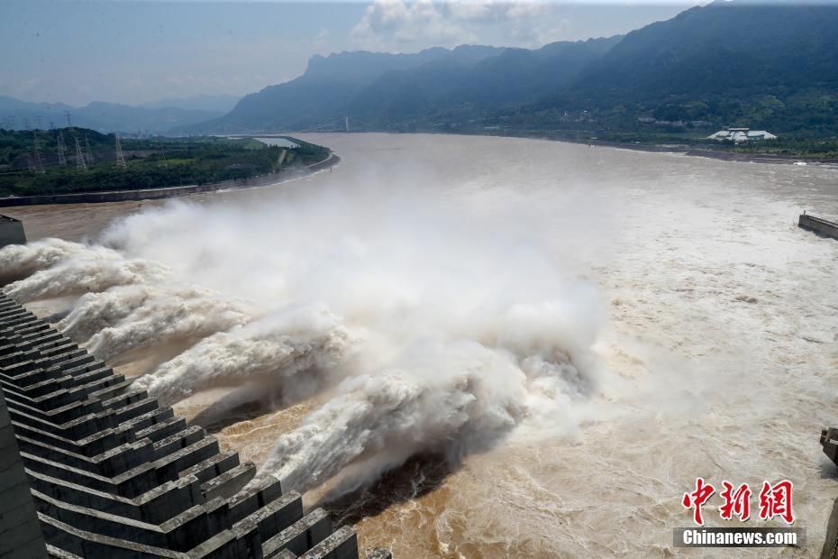 据长江水文网实时水|三峡大坝开启泄洪深孔泄洪