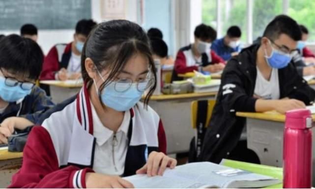 面目全非|高考撕别人答题卡的女生,成绩出来了,网友:嫉妒使人面目全非