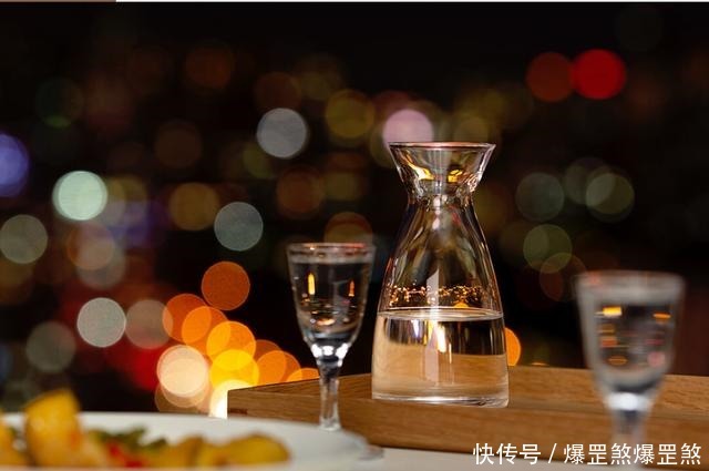 白酒中|酱香与浓香大有不同,怪不得有人喜欢酱香,有人喜欢浓香