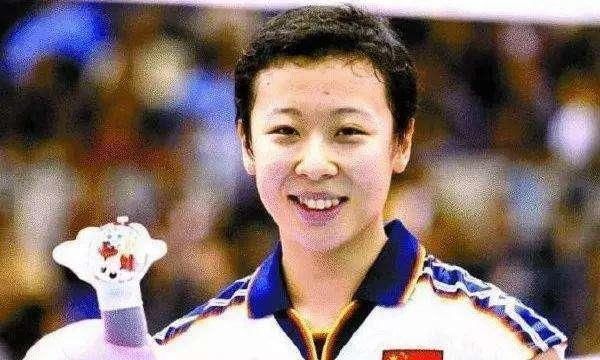  全队|冯坤曾给17岁朱婷当教练！带国青让小朱代收全队手机，朱婷一脸青涩